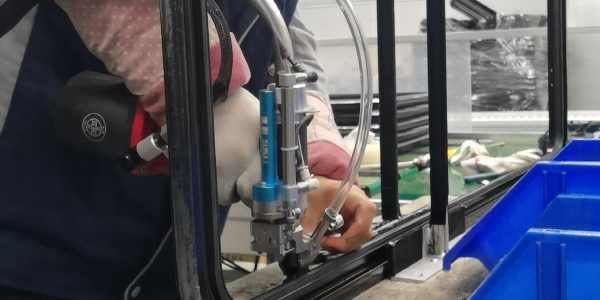 為什么要選擇自動拉鉚釘機？