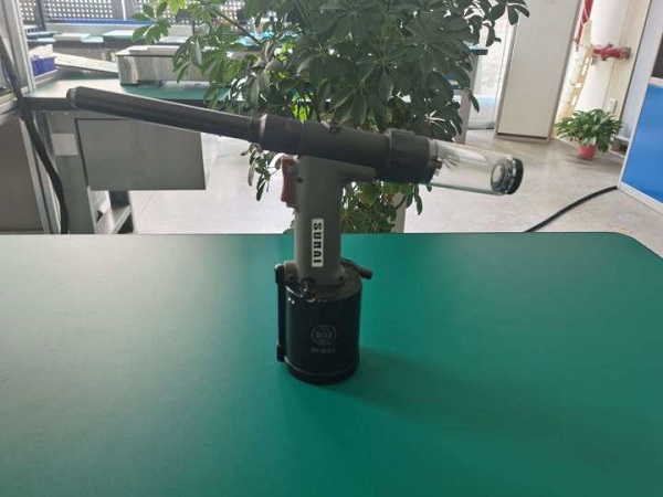 加長(zhǎng)鉚釘槍