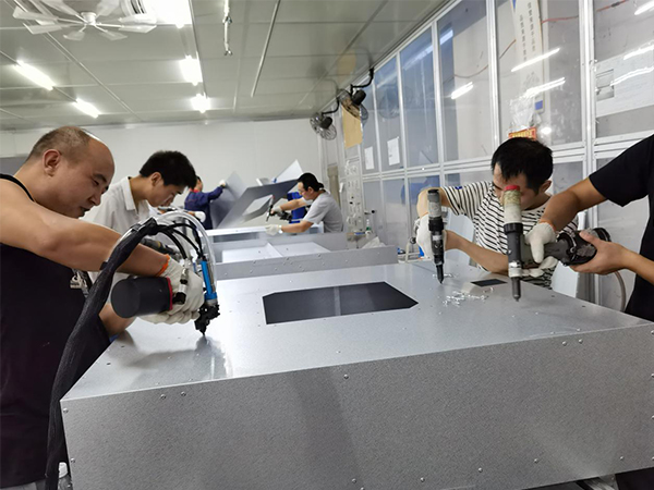 惠通機械產線使用速耐自動拉釘機