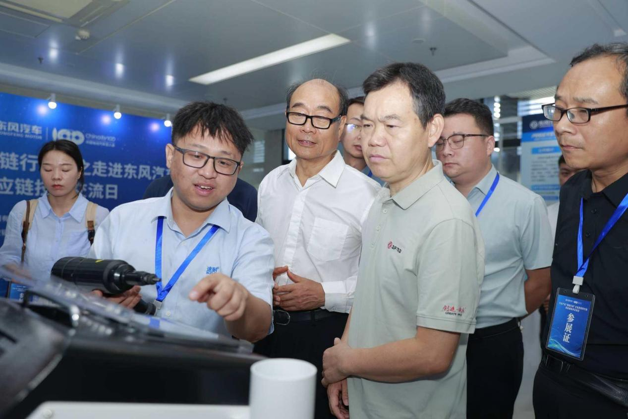 技術總監介紹伺服拉鉚槍