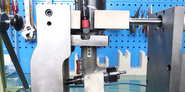 鉚釘槍使用和日常保養